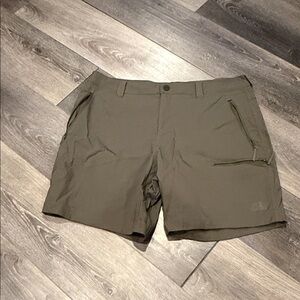 The North Face Men's Dark Olive Shorts Size 36 EUC